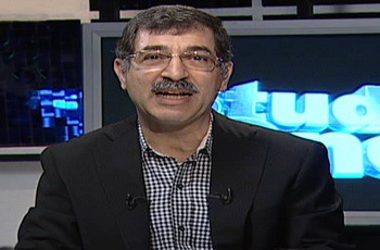 صادق: من يصدق أن فريقاً عاد من الخلف وسط تغير مدرب وثورة ليحصد اللقب؟ 29755-sadeeq11