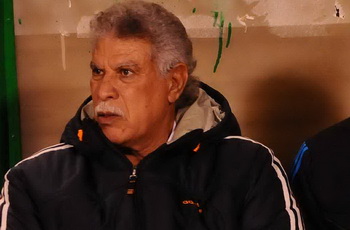 بالفيديو المعلم يخلع قبل مواجهة "البعبع".. شحاتة لجمهور الأبيض: أنا ماشي!