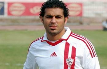بالفيديو عضو مجلس الزمالك بسؤاله عن مدافعه: خطر على احمد خيري الانتقال للاهلي