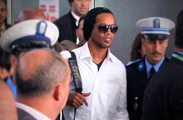 الاف يودعون رونالدينيو وجو ضمن بعثة اتلتيكو مينيرو الى المغرب