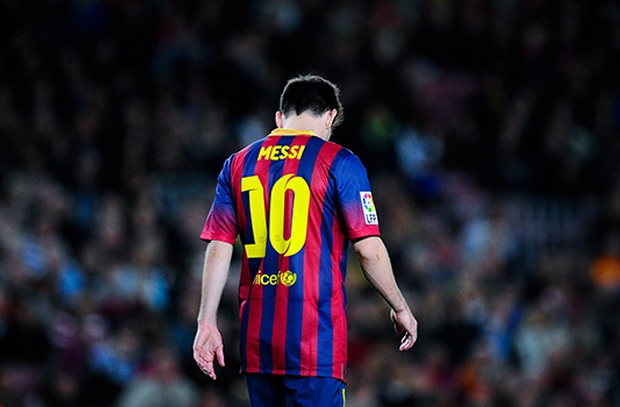 هل يصدُق رحيل الأسطورة عن البرسا؟ العملاق الكتالوني ينفي تجديد عقد ميسي!