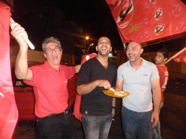 جماهير فلسطين تحتفل بالسوبر بتوزيع الحلوى وعلاء خالد يهدي اللقب لوالدة عبدالوهاب 21934-nbm
