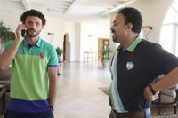صور حسام غالي يتحدث مع نجل لاعب الاهلي السابق