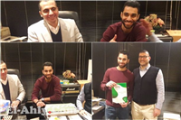 صور توقيع عمرو السولية على عقود انتقاله للنادي الأهلي كأول صفقة في يناير