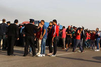 صور محاولات الألتراس حضور مباراة الأهلي وريكرياتيفو الأنجولي بدور الـ32 ببرج العرب