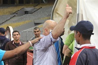 جماهير الأهلي تهتف ضد حسام حسن ويرد عليهم بعد إنتهاء المباراة