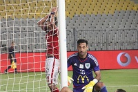 لاعبو الأهلي يهدرون العديد من الفرص أمام مرمى المصري