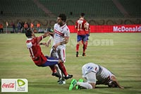 خناقة وليد سليمان وطارق حامد خلال مباراة القمة 112