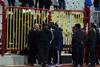 صور خروج حسام حسن قبل نهاية مباراة الأهلي والمصري