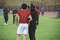 صور سيد عبد الحفيظ ينفرد بحديث خاص مع أكرم توفيق قبل مباراة بتروجيت