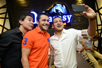 صور Selfie لمعوض وبركات وأحمد حسن في افتتاح مطعم مراسي