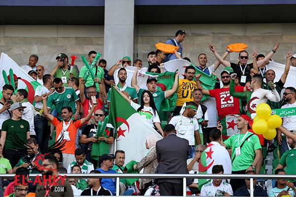 احتشاد جماهيري جزائري ودعم سنغالي في أبرز لقطات السنغال والجزائر