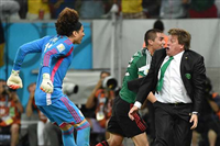 صور انفعالات مدرب المكسيك خلال مباراة كرواتيا