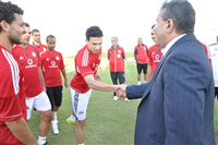لقاء طاهر أبوزيد مع لاعبي المنتخب قبل مواجهة غانا