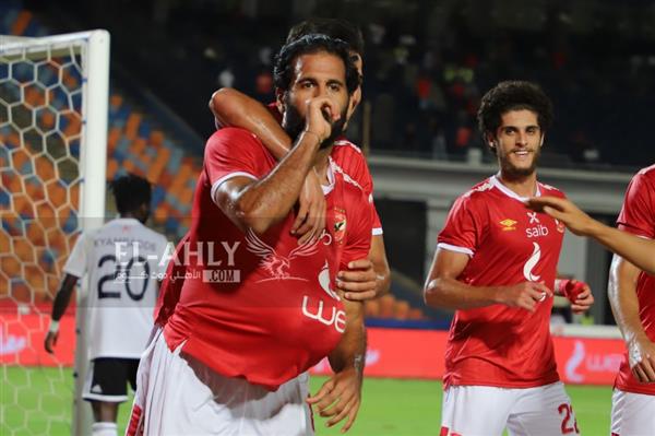 احتفال مروان محسن مع لاعبي الأهلي بالهدف القاتل في شباك الجونة
