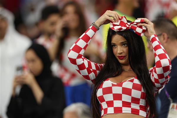 كرواتيا واليابان .. منافسة مشتعلة في الملعب والمدرجات