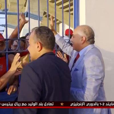 جماهير الأهلي تحتشد خارج ملعب مصطفى بن جنات لتحية اللاعبين بعد لقاء المنستيري