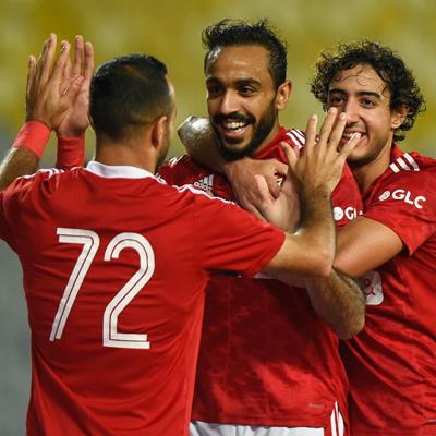 الأهلي يواصل عروضه القوية في الدوري بثنائية أمام سموحة 